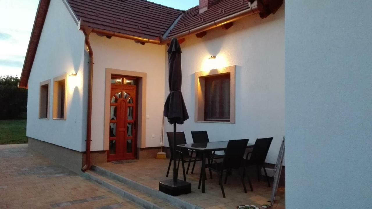 Egrelato Vendeghaz Apartment Balatonakali Ngoại thất bức ảnh